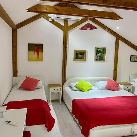 Silent Village Villa With Swimming Pool 모스타르 외부 사진