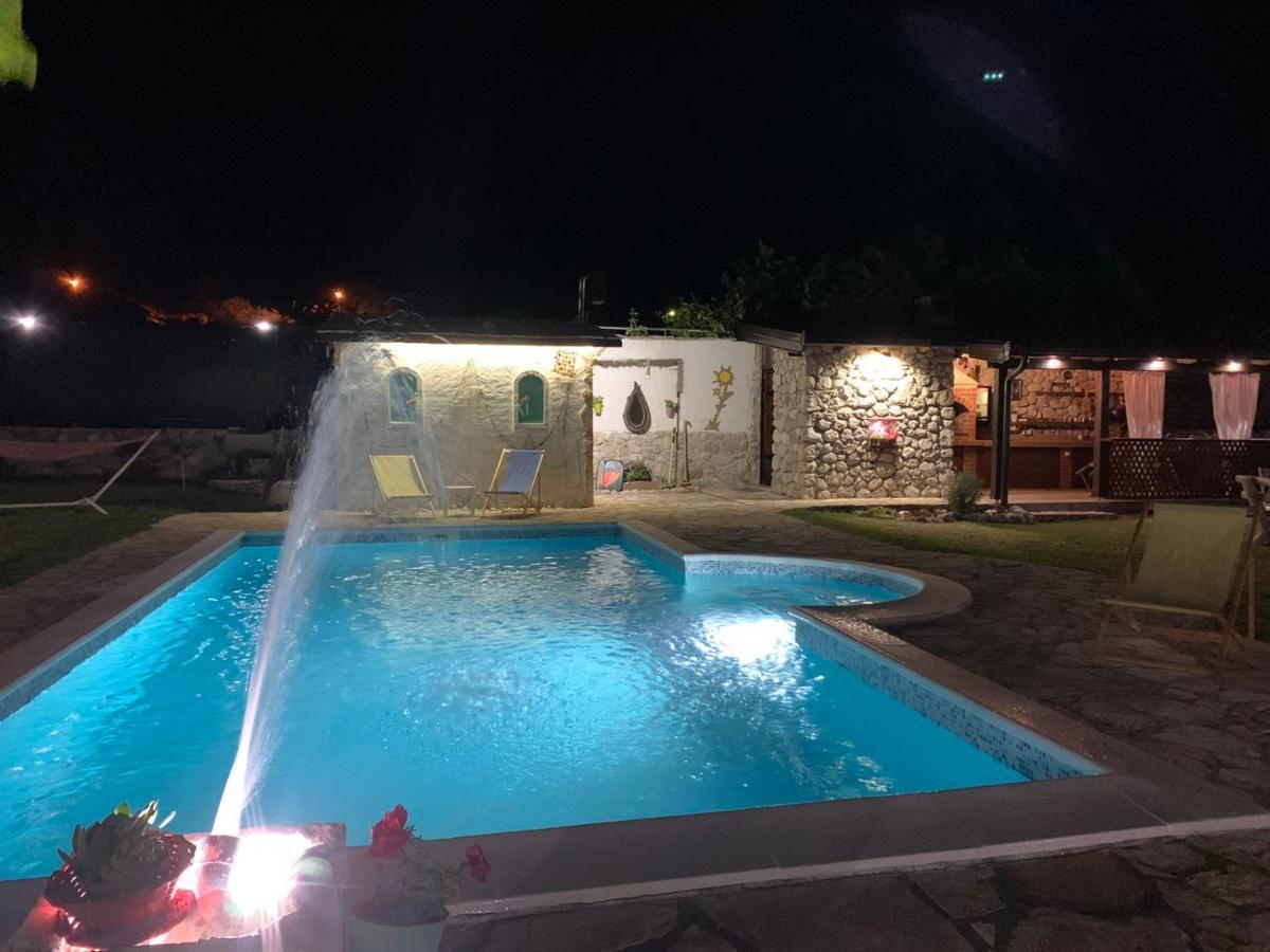 Silent Village Villa With Swimming Pool 모스타르 외부 사진