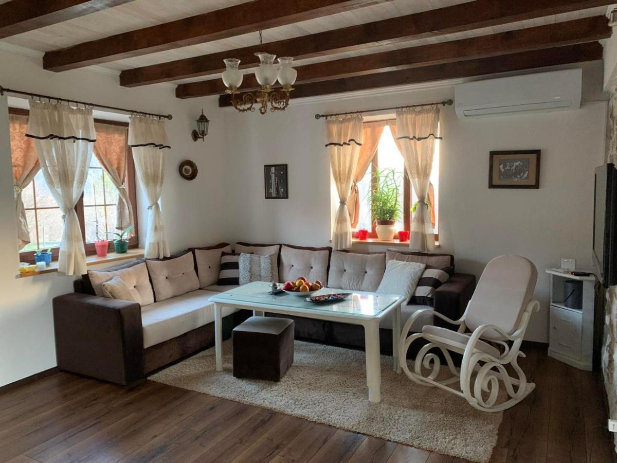 Silent Village Villa With Swimming Pool 모스타르 외부 사진