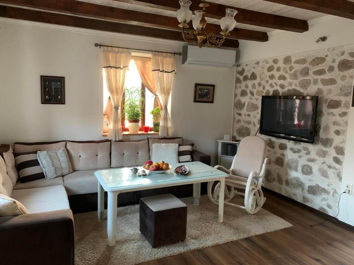 Silent Village Villa With Swimming Pool 모스타르 외부 사진