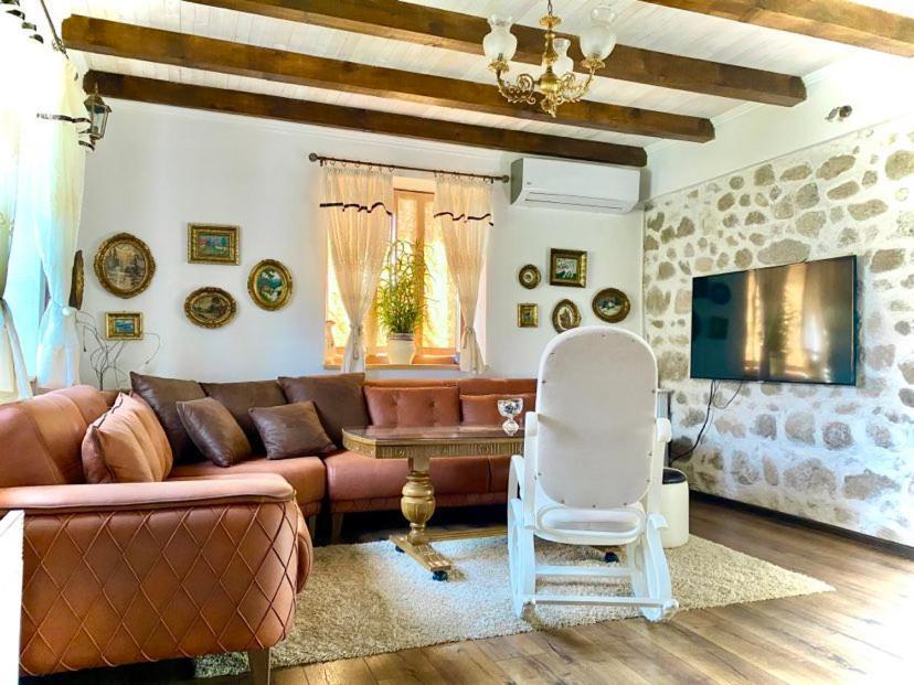 Silent Village Villa With Swimming Pool 모스타르 외부 사진