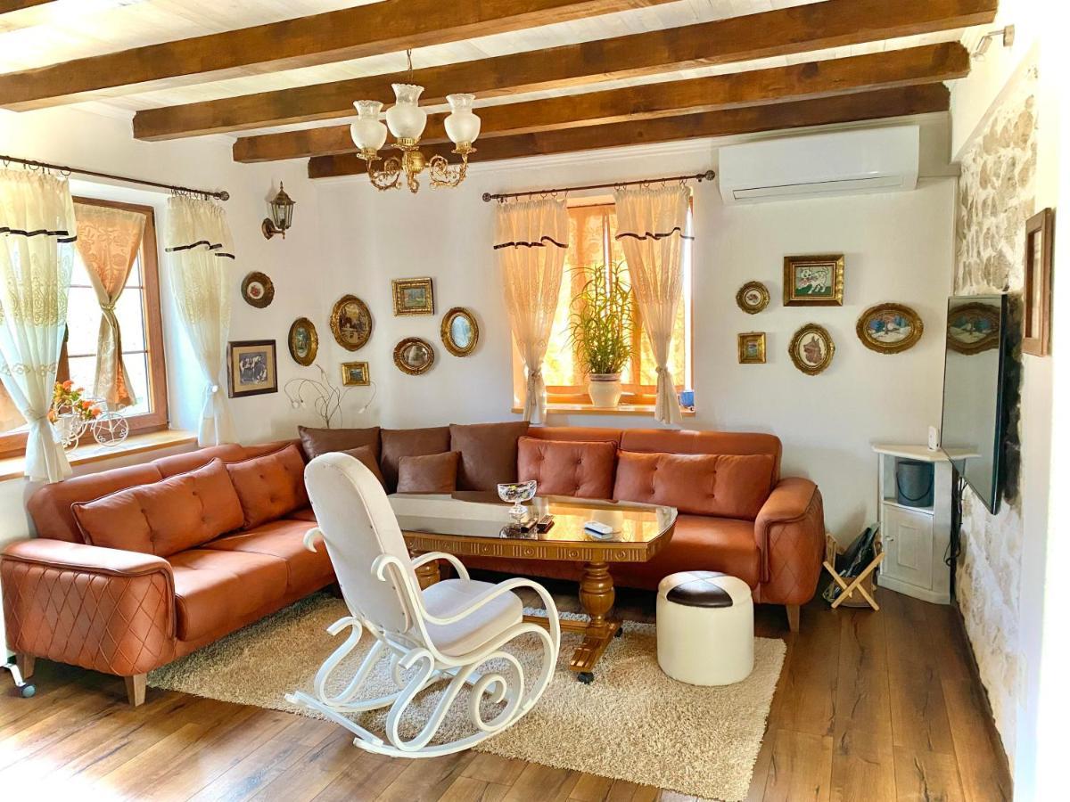 Silent Village Villa With Swimming Pool 모스타르 외부 사진